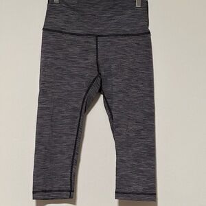 Lululemon‎ Charcoal Heather women’s Short Leggings NO LABEL TAG Size 2